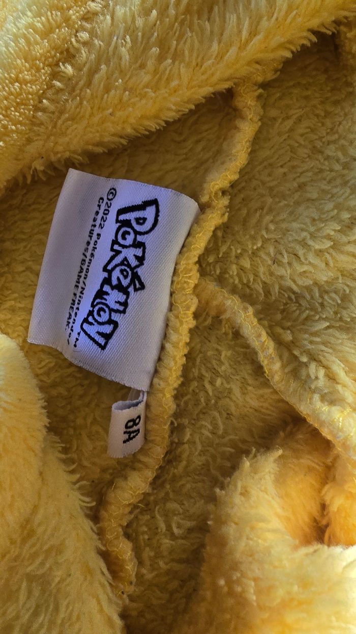 Combi de Pyjama pokémon pikachu  8 ans - photo numéro 4