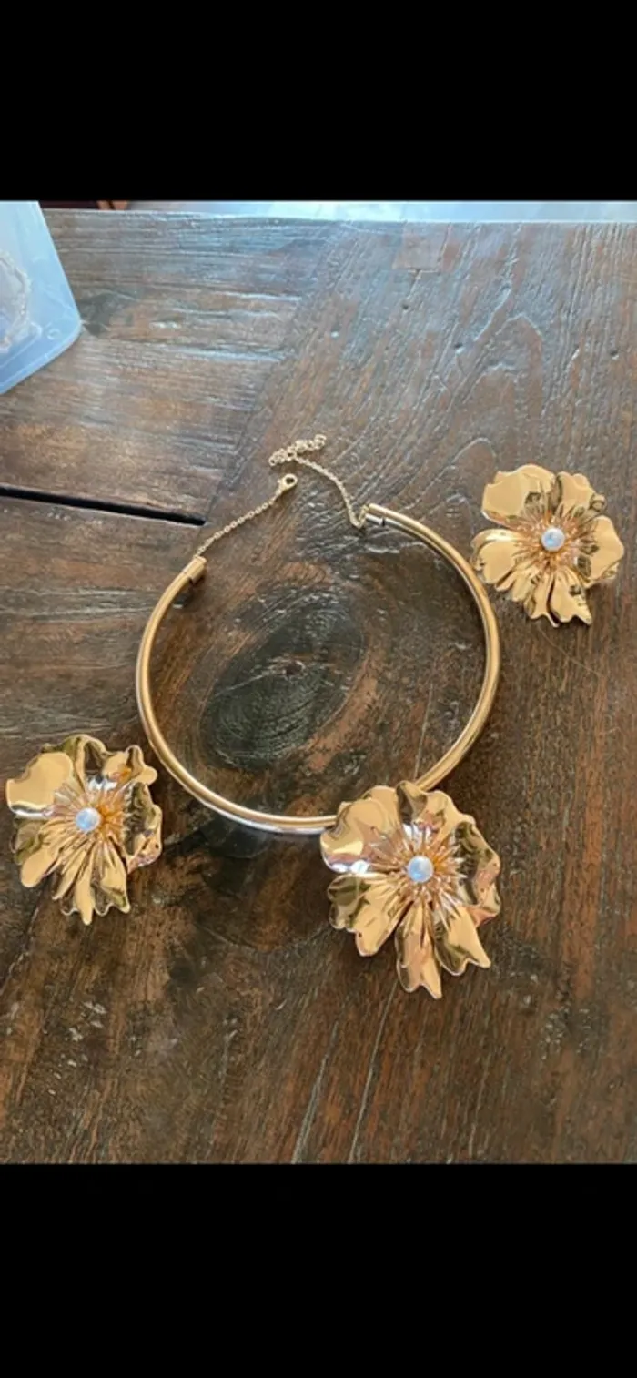 Magnifique parure avec collier et boucles d’oreilles avec fleurs et perles - photo numéro 6