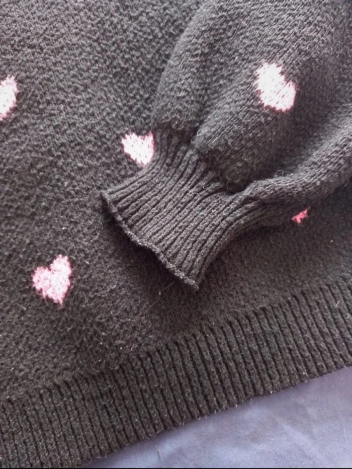 Pull à cœurs roses. Taille S - photo numéro 2
