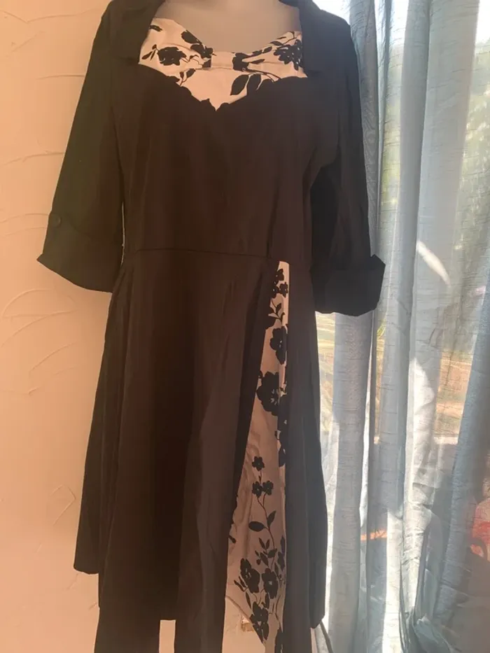 Robe vintage taille 4XL noire manches 3/4 - photo numéro 3