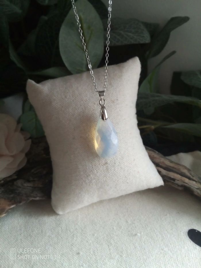 Collier pendentif opaline à facettes