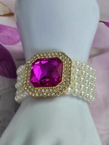 Bracelet avec perles d eau douce, zirconium et pierre topaz fushia