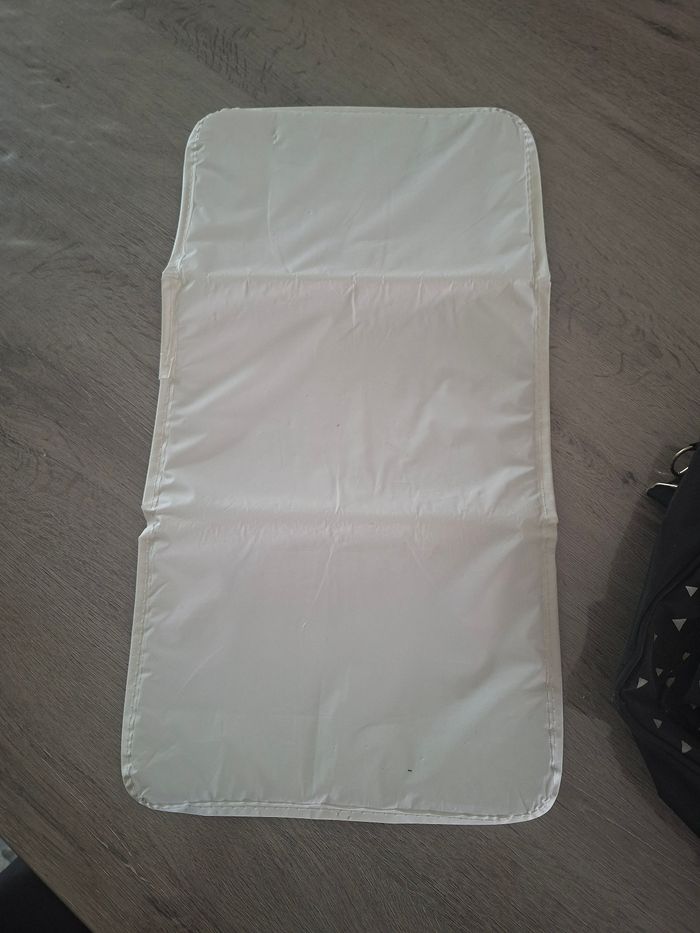 🌷Sac allongé + Tapis de change🌷 - photo numéro 3