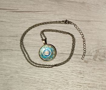 Collier fantaisie cuivré ajustable avec pendentif rond à motif