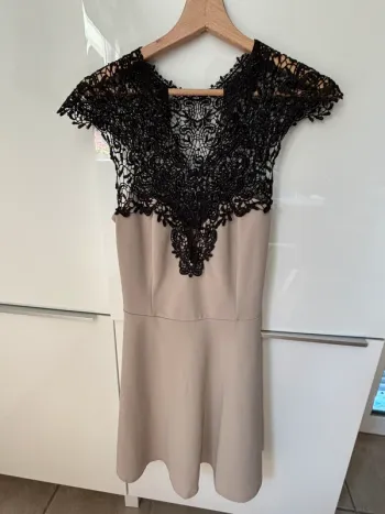 Robe avec dentelle taille S
