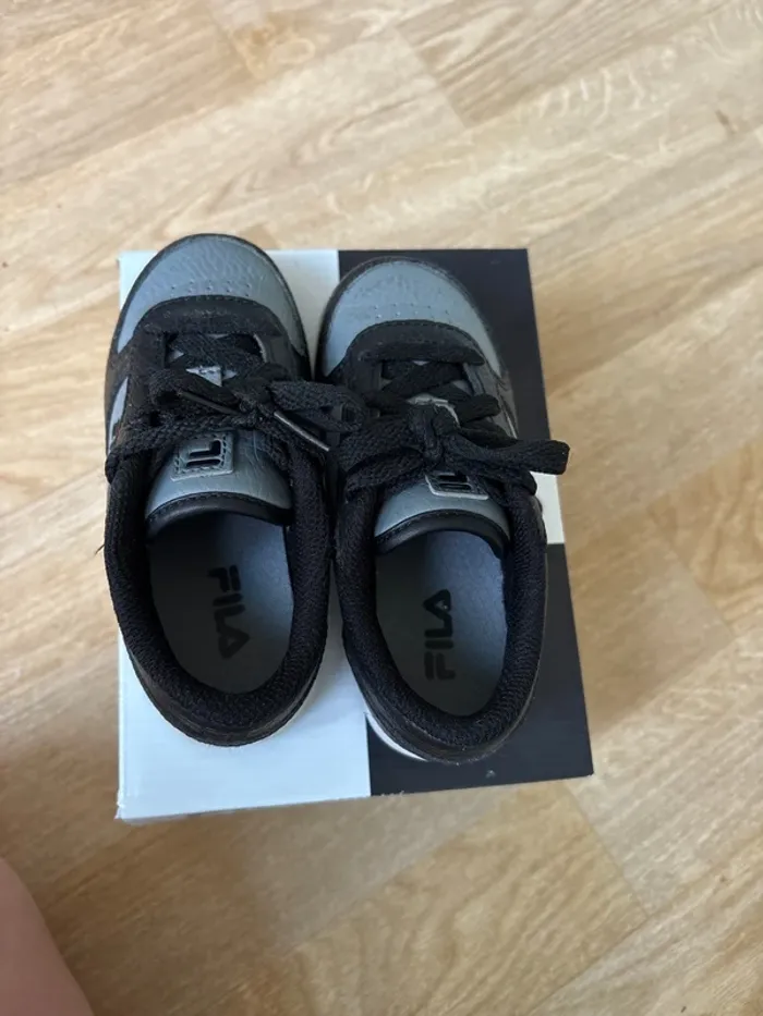 Chaussure Fila taille 26 - photo numéro 6