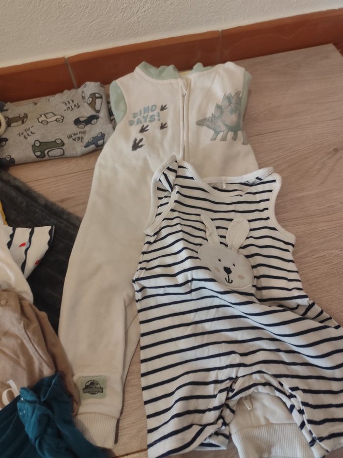 Lot vêtements 6 mois - photo numéro 6