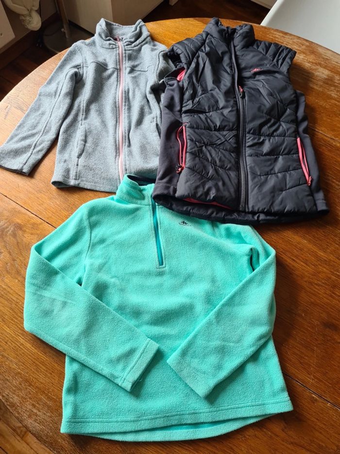 2 Polaires, 1 doudoune sans manche, 1 gilet zippé 8-10 ans