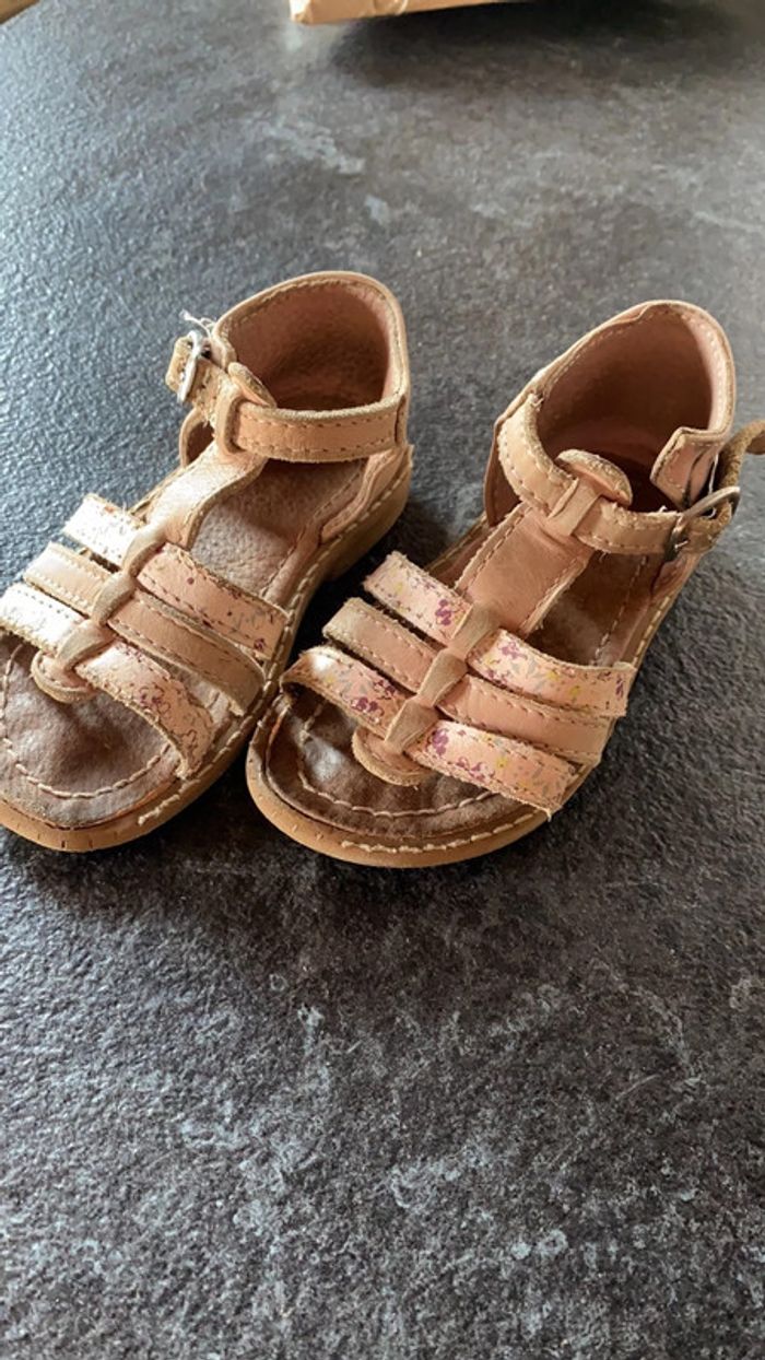 Chaussures filles/ sandales / nu pieds / taille 22