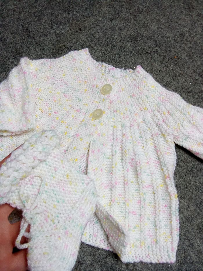 Ensemble layette bébé tricoté main 3-6 mois - photo numéro 3