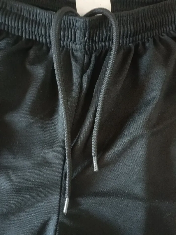 Short adidas taille m - photo numéro 4