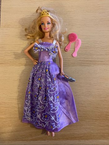 Poupée Barbie Mattel blonde robe violette 2009 accessoires