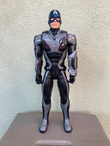 Captain America en tenue Avengers