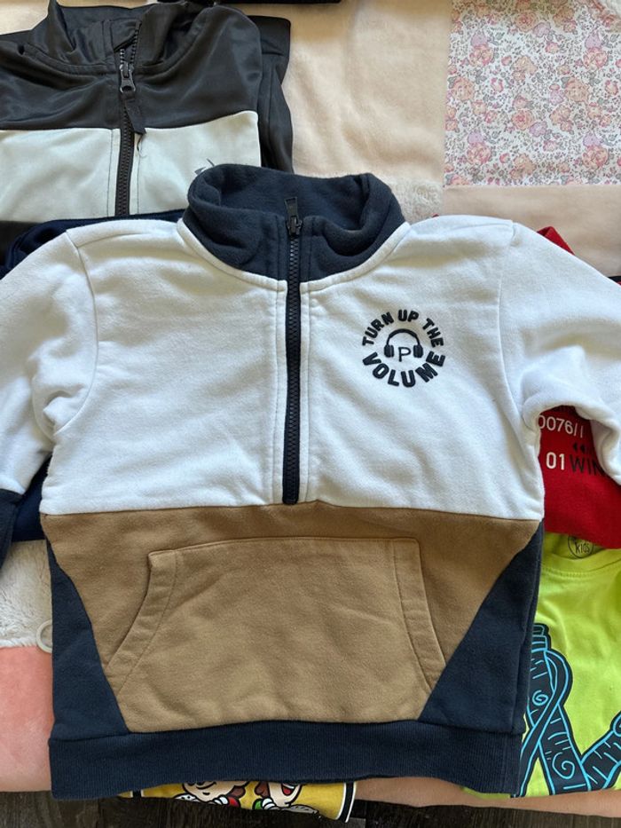 Lot de 10 vêtements garçon 4-5-6 ans - photo numéro 2