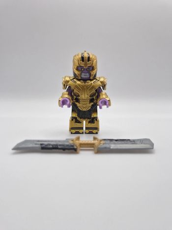 Figurine type lego Thanos Marvel