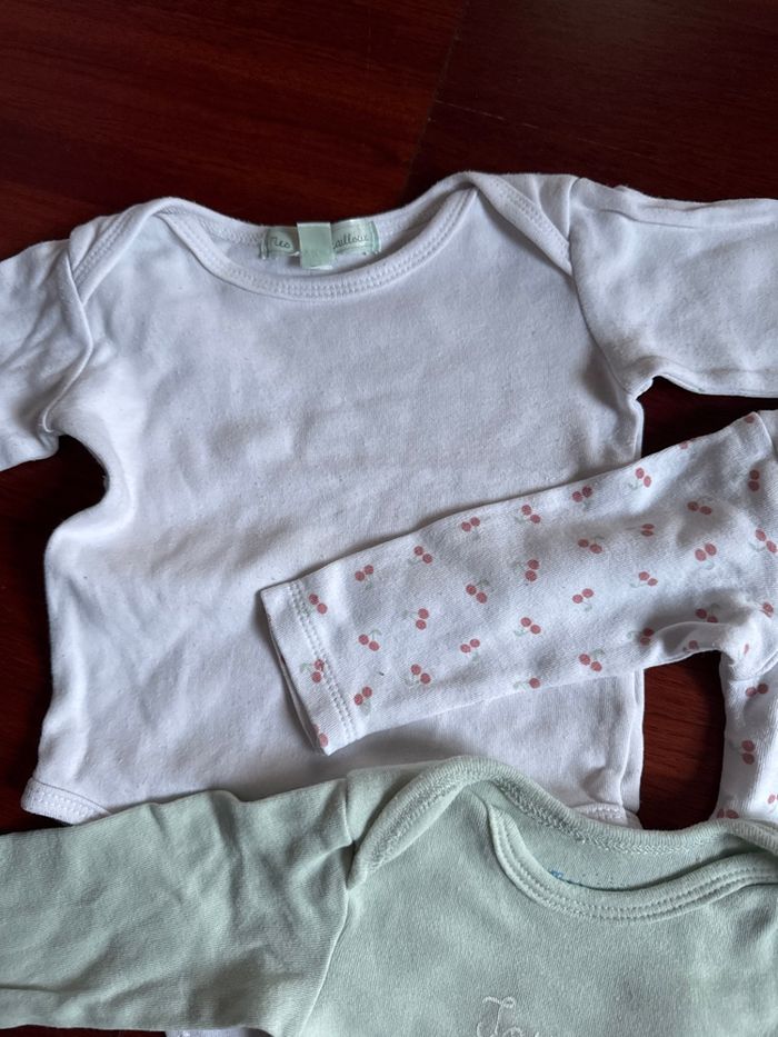 Lot bodies Mes petits cailloux 6mois - photo numéro 4