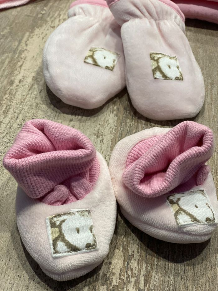 Ensemble bonnet , chausson , moufles, écharpe bébé fille 0/3mois - photo numéro 2