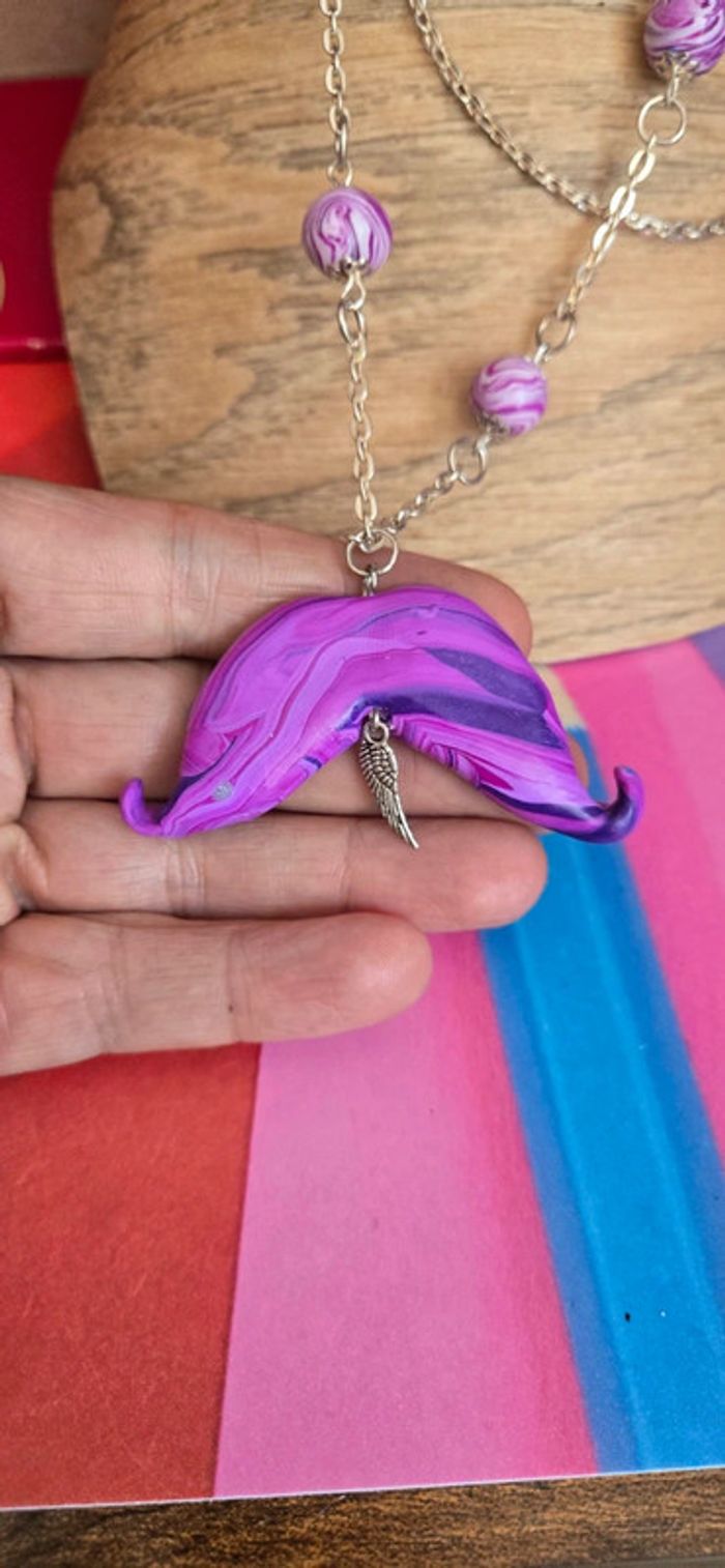 Collier sautoir moustache violet fimo - photo numéro 2