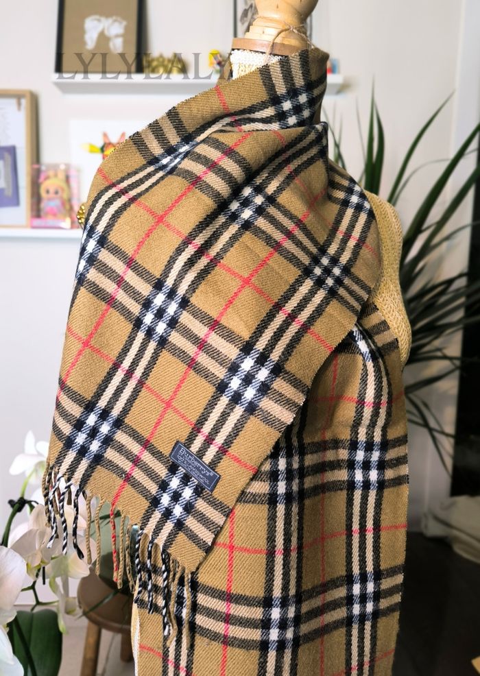 🧣 Écharpe vintage Burberrys of London en pure laine d’agneau – motif camel classique