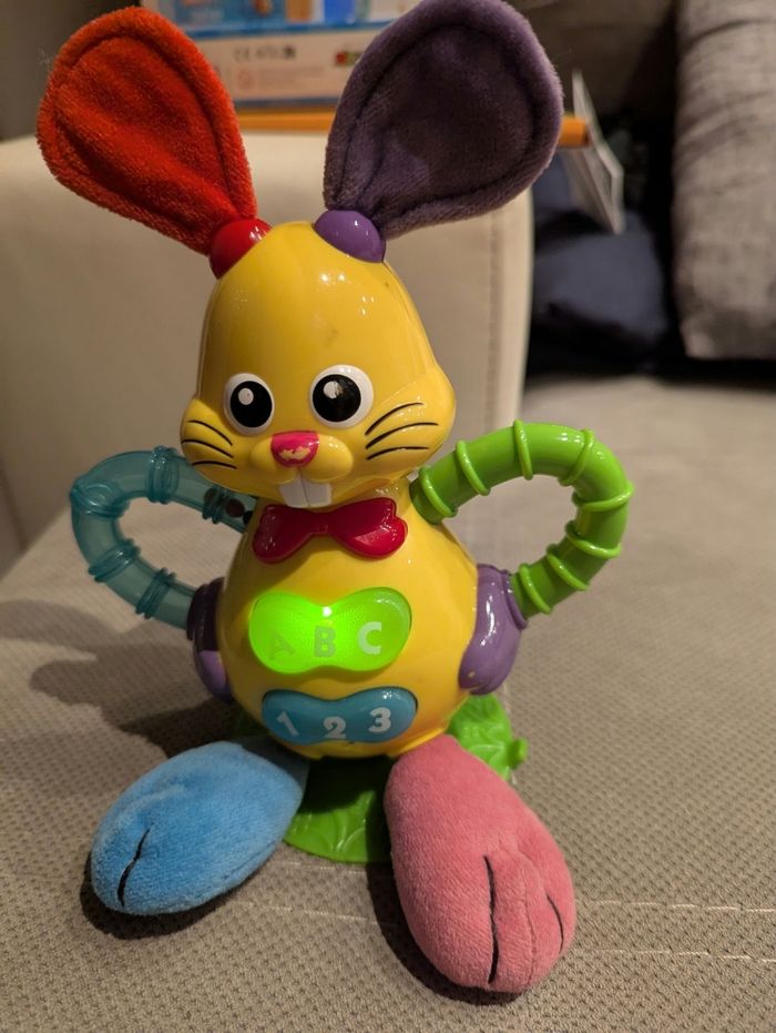 Jouet d'éveil lapin musical et lumineux