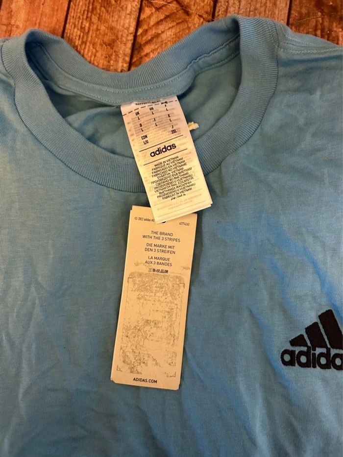 T-shirt Adidas bleu ciel – Neuf avec étiquette – Taille L - photo numéro 2