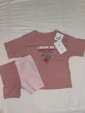 Ensemble 2 pièces Nike Jordan neuf avec étiquette