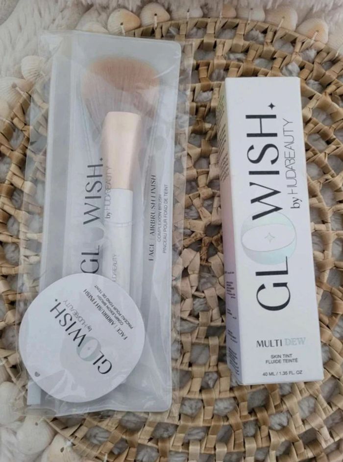 Fond de teint + pinceau Huda Beauty neuf