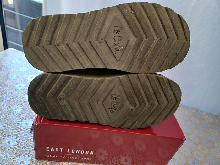 Chaussures Lee Cooper coloris  Kaki taille 36 en très bon état avec sa boîte d'origine. - photo numéro 5