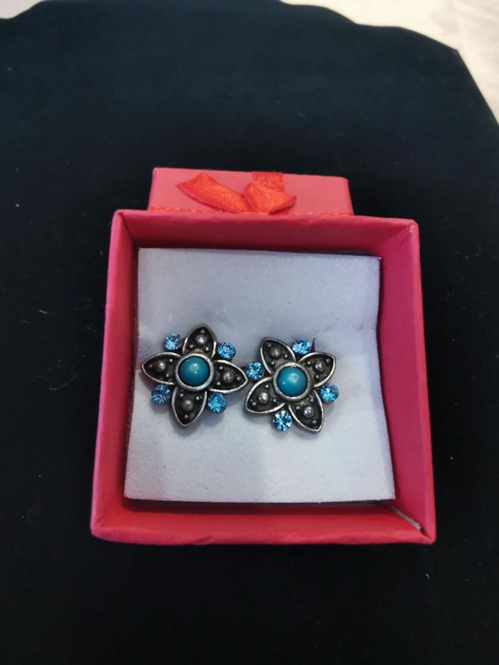 Boucles d'oreilles. Bleu. Argenté. - photo numéro 4