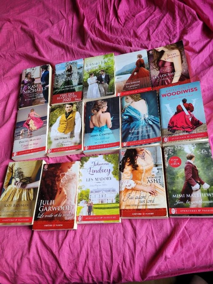 Livres de poche Aventures et passions et Victoria (2 photos)