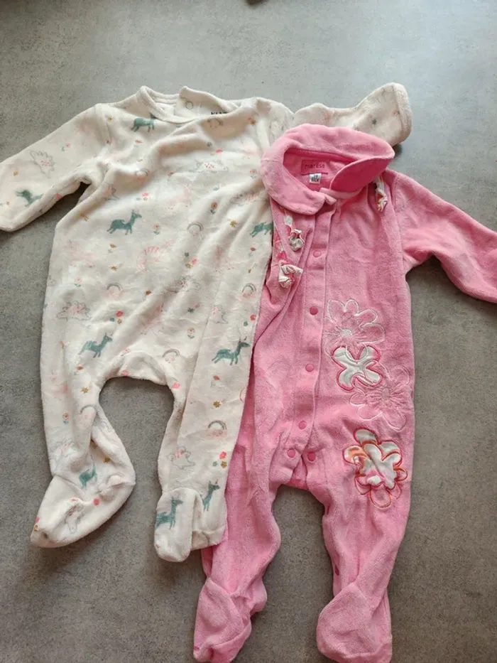 Lot de 2 pyjamas en velours Kiabi et marëse 3 mois roses