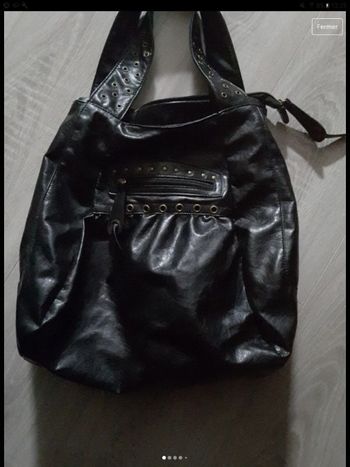 Sac à main noir évasé