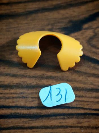 Playmobil 1900 médiéval col écharpe jaune