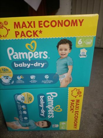 Lot couche pampers T6 