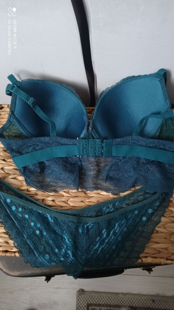 Soutien gorge balconnet Vert canard 85C et tanga taille S .La Halle. - photo numéro 2