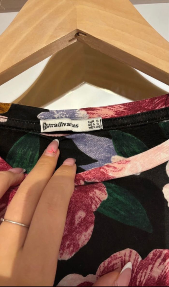 Tee shirt fleuri stradivarius taille S - photo numéro 3