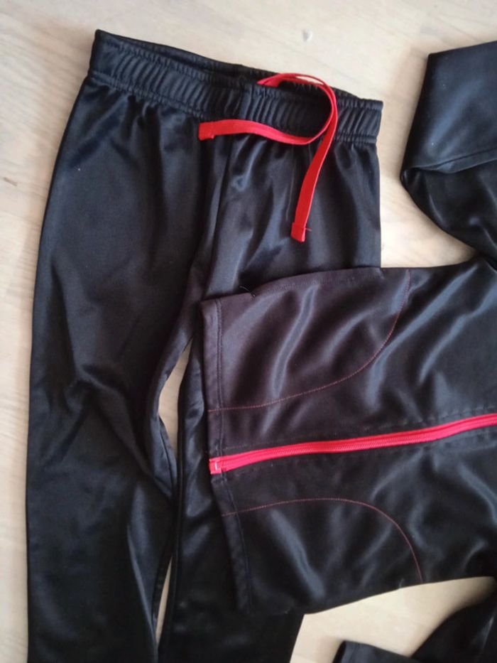 Ensemble de survêtement ou jogging noir et rouge ITS T. 4 ans - photo numéro 3