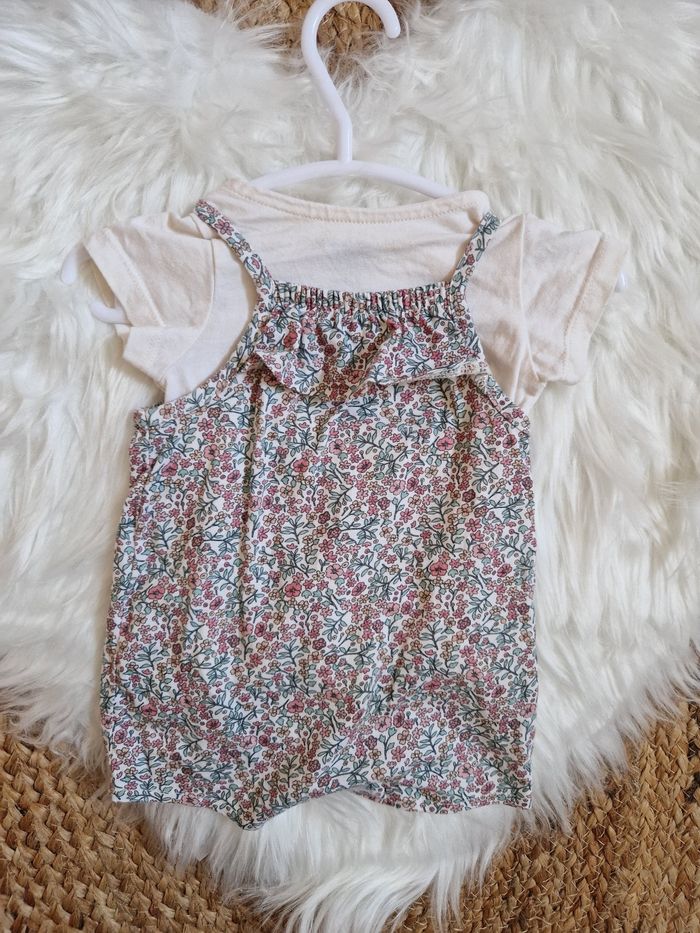 Combinaison fleurie et t shirt crème kiabi - photo numéro 2