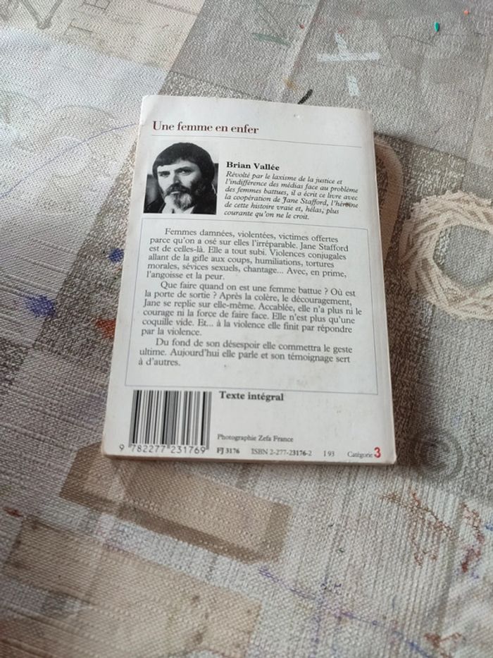 Une femme en enfer de Brian Valley - photo numéro 2