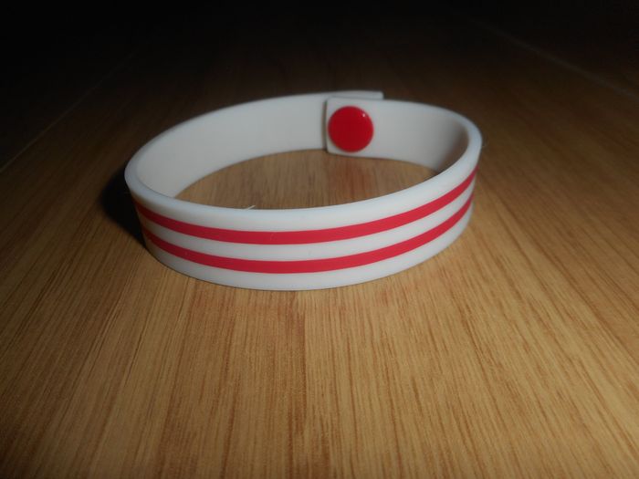 BRACELET en caoutchouc rouge et blanc
