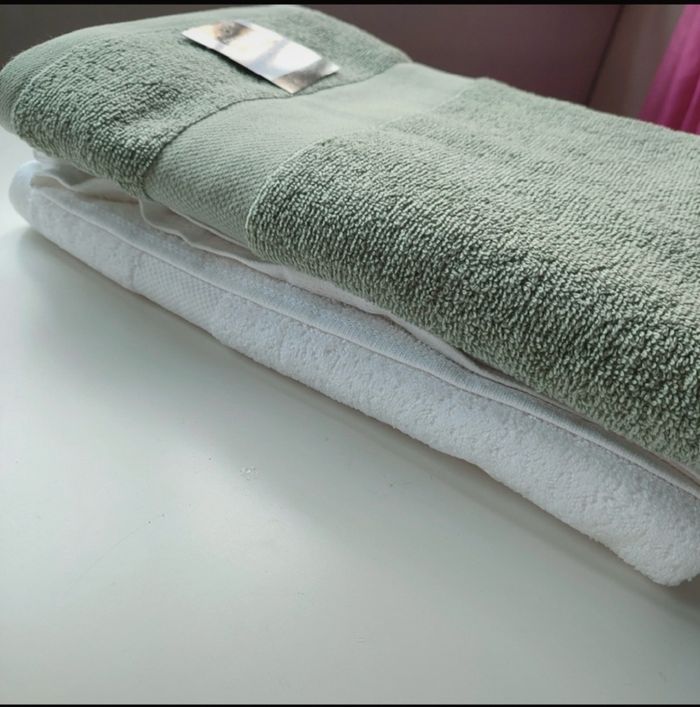 Lot* de 2 grosses serviettes de bain 100% coton blanc et vert sauge de 70 x 140 cm, Fresh & Co - photo numéro 2