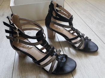 nues pieds montant