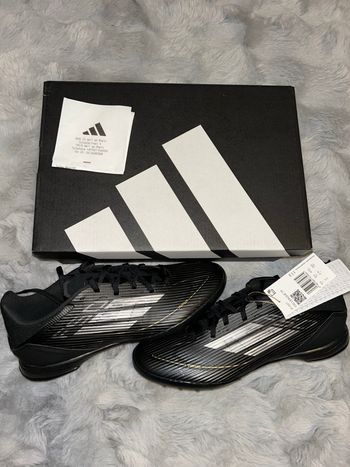 Chaussure Adidas F50 de football intérieur