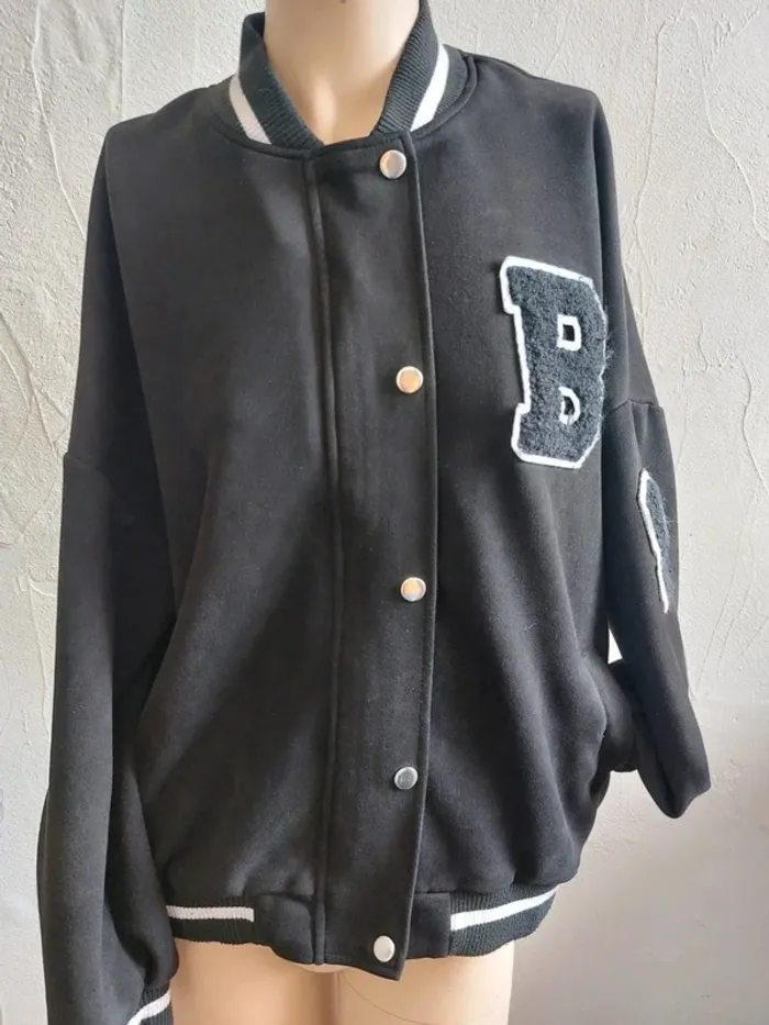 Veste Teddy noire avec lettrage Taille S - photo numéro 2