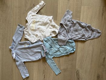 Lot de bodies taille 3 mois