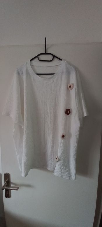 Haut gaufré blanc