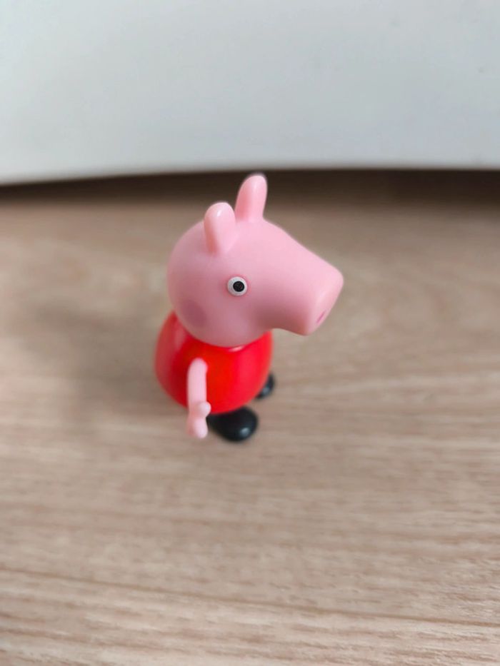 Figurine Peppa pig - photo numéro 2
