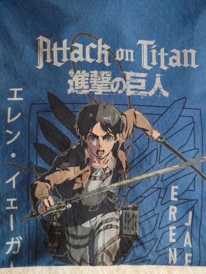 T-shirt Attack on Titan Kiabi taille M - photo numéro 2