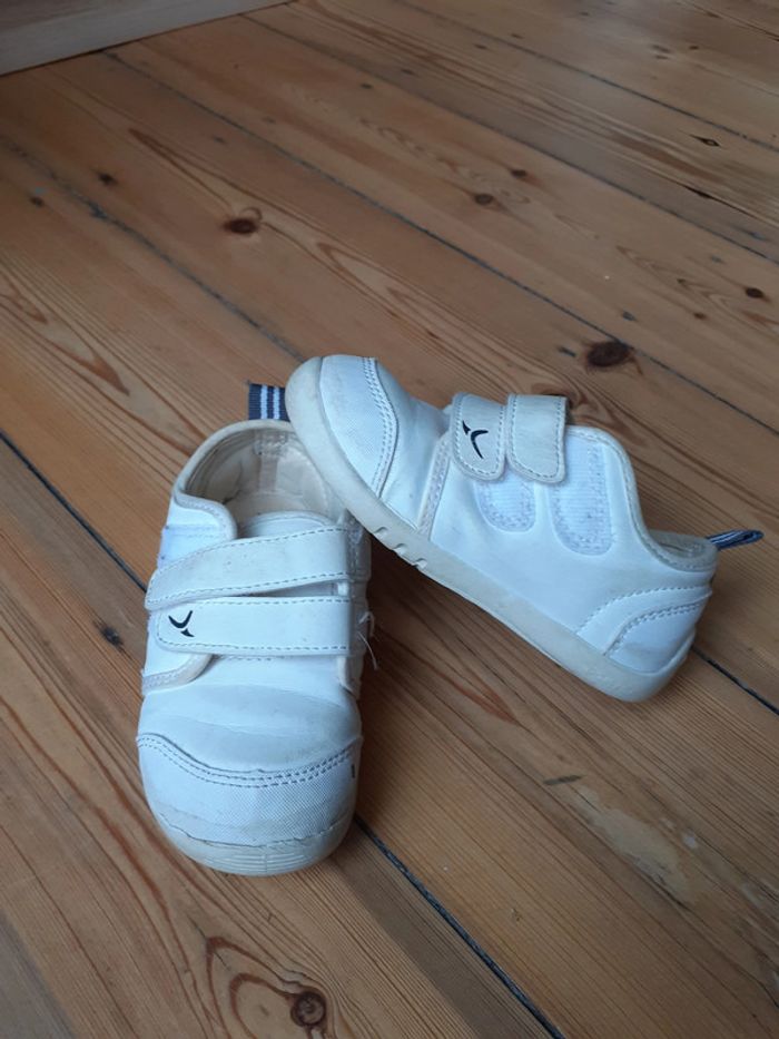 Baskets Domyos blanches taille 24 TBE