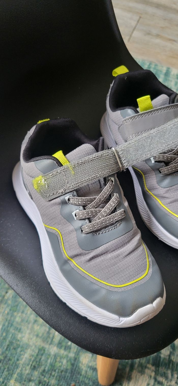 Baskets Tex grises et jaunes. Pointure 29 - photo numéro 2